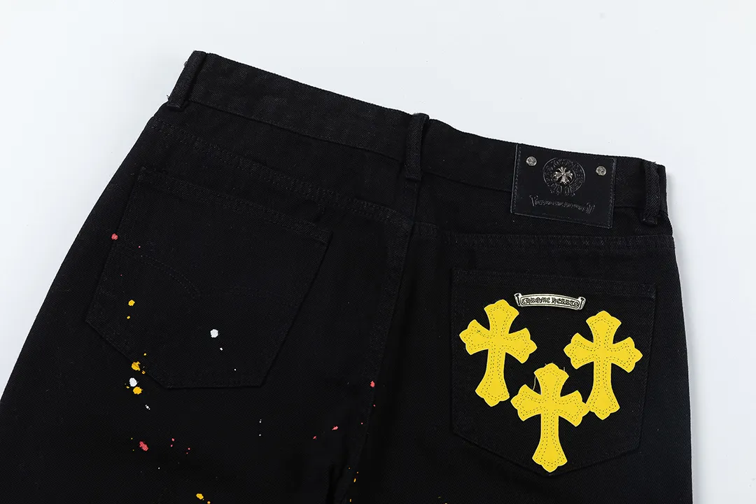 KE952#P230 The only correct leather label version on the market Chrome Hearts CH Cross embroidery distressed jeans Top ceiling quality 100% correct version The correct version is here!  Believe me this must be the best quality you will ever come across! ! Excellent value for money! !  Styles with different washes and textures are very friendly to people with thin legs and thick legs. The straight version is very flattering to the shape of the legs. The moderate length is timeless and easy to match. It is the basis of various styles and a must-have in the wardrobe! ! Add a little stacking to easily control the clean fit trend that has exploded this year. The fabric is stiff but also makes the upper body soft without losing texture. The sides and cuffs of some styles have a bone-wash effect. The vintage flavor pops up all at once. It’s really hard not to love it! ✅Correctly customize the Croxin metal leather label on the back panel. It is definitely not sold directly with the cross on the finished jeans. 1:1 copying strives for excellence and the details are perfectly grasped. ✅The cross leather label has clear and smooth routing. Exquisite turning and top-notch craftsmanship. ✅Buttons, zippers and hardware are all customized versions of the Croxin LOGO. ✅High-cost washing process.